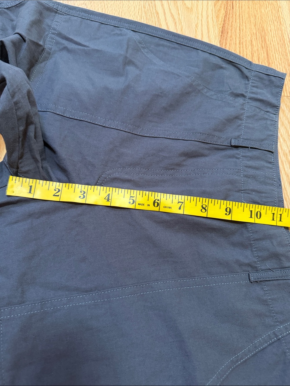 White fox charcoal gray small cargo pants. - Picture 6 of 9